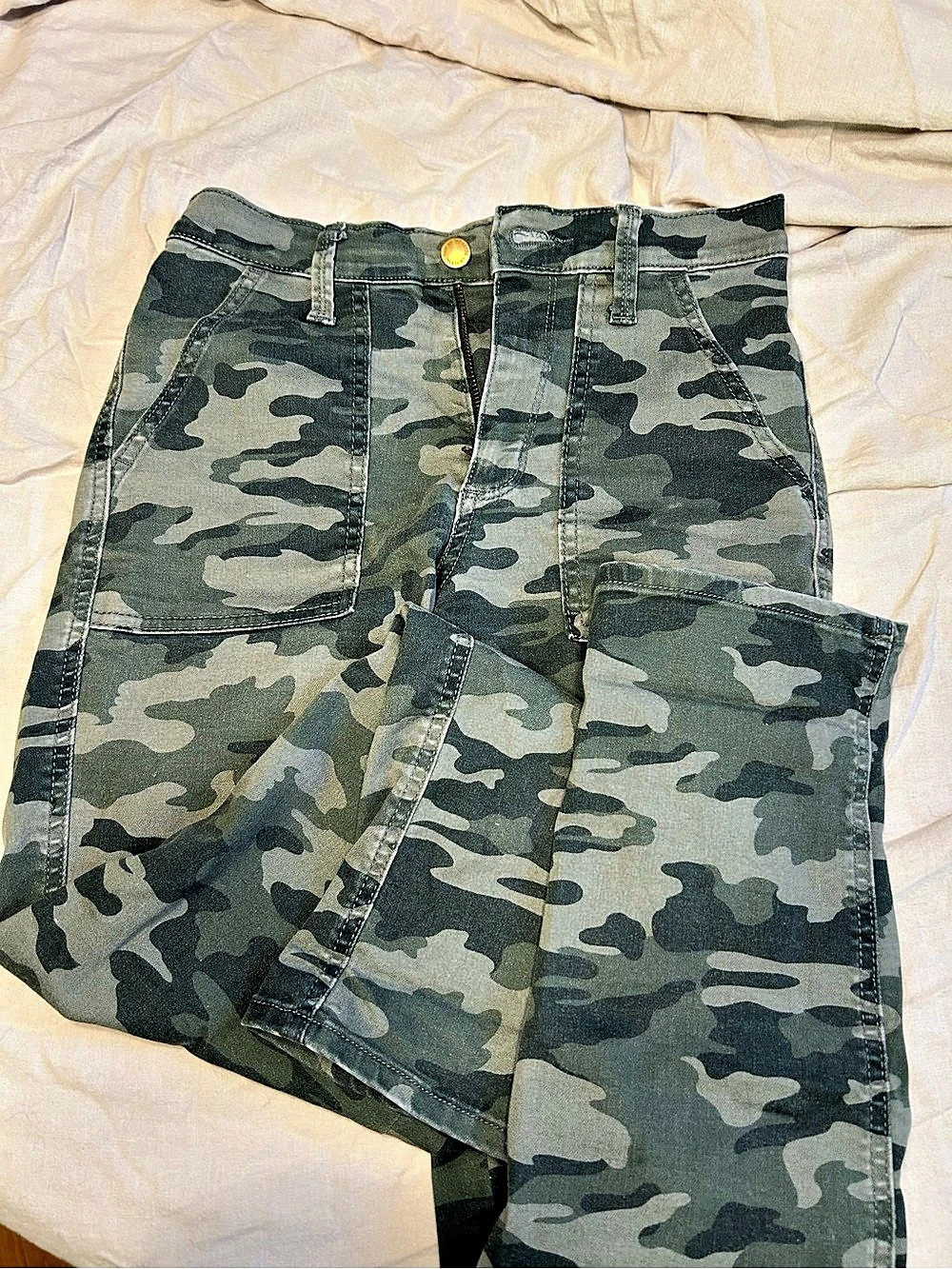 Camo cargo in Green & Black Size 00